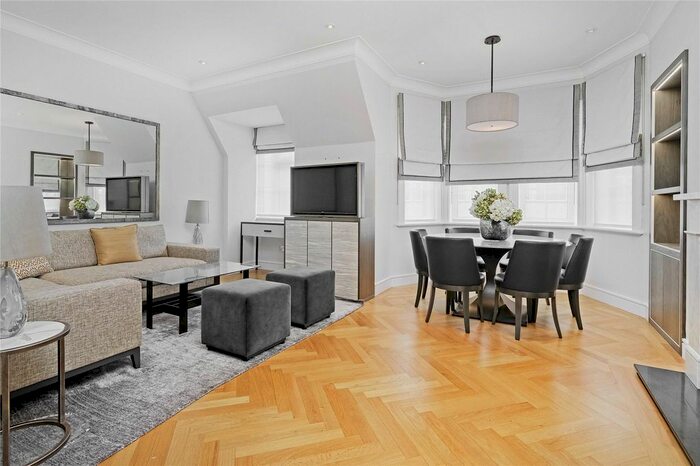 3 Bedroom Flat To Rent In Dorset Street, London, W1U