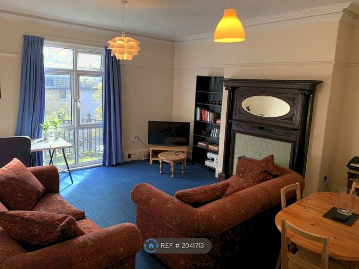 2 Bedroom Flat To Rent In Moorland Hall, Leeds, LS3