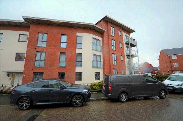 2 Bedroom Flat To Rent In Columbia Crescent, Wolverhampton, West Midlands, WV10