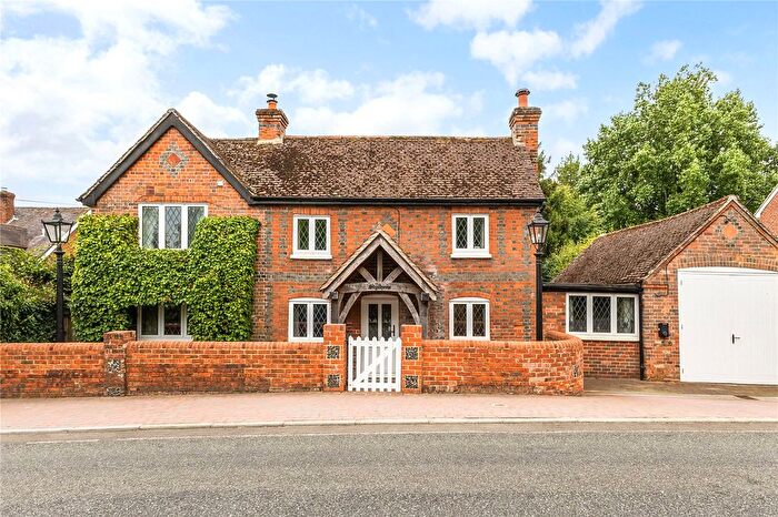 4 Bedroom Detached House For Sale In Ashford Hill Road, Headley, Thatcham, Hampshire, RG19