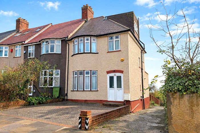 4 Bedroom End Of Terrace House For Sale In Moordown, London, SE18