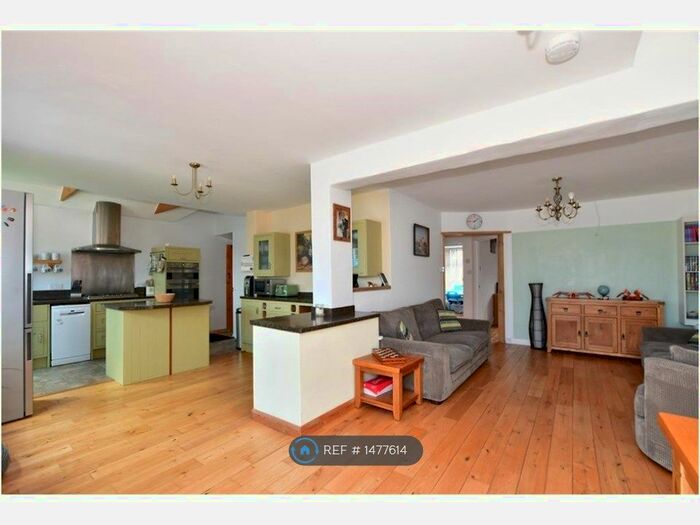 4 Bedroom Bungalow To Rent In Royston Road, Bearsted, Maidstone, ME15