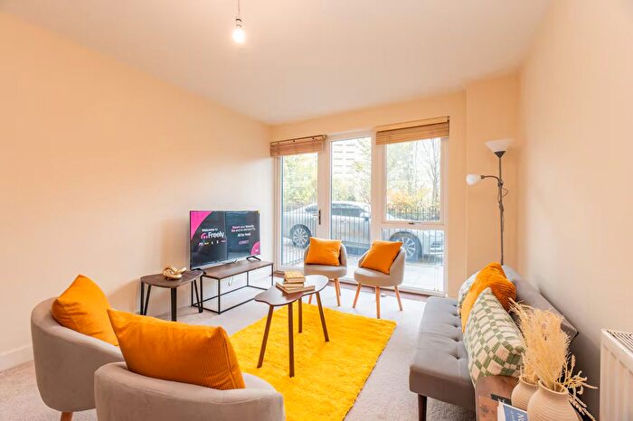 2 Bedroom Flat To Rent In London Borough Of Barnet, NW9