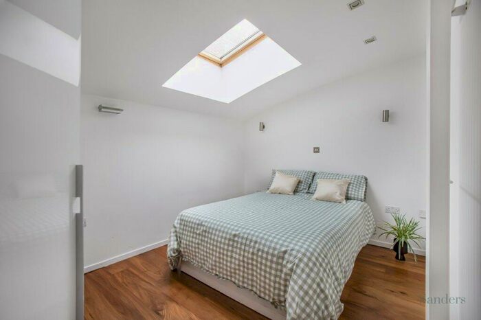 2 Bedroom Flat To Rent In Burder Road, Hackney, London, N1