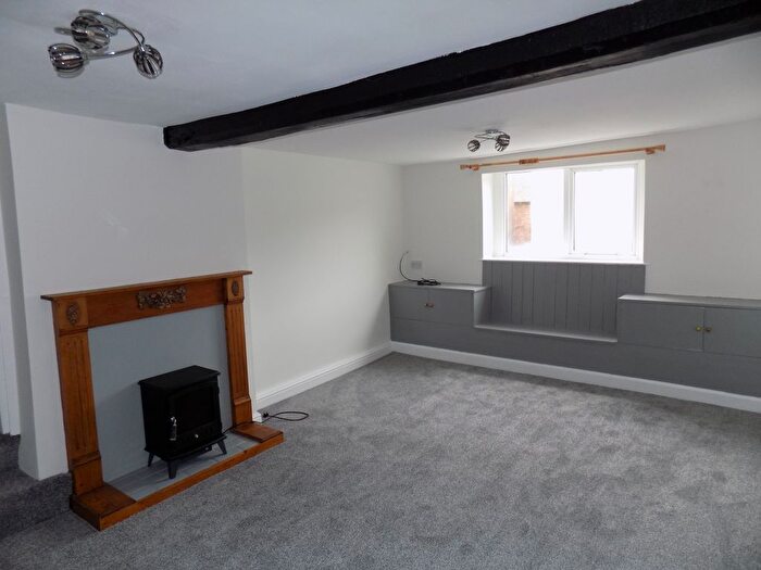 3 Bedroom Flat To Rent In Market Place, Ashbourne, Derbyshire, DE6