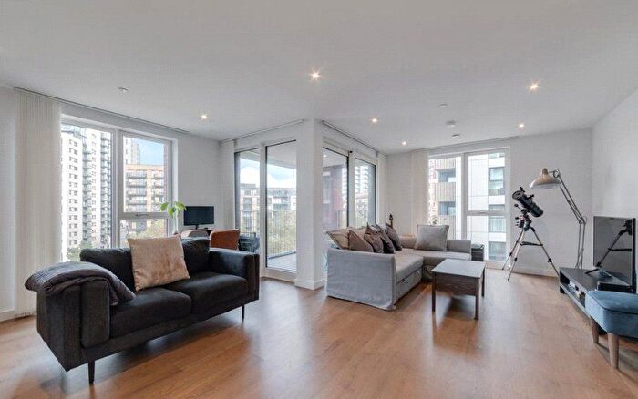 2 Bedroom Flat For Sale In Weymouth Building, Deacon Street, Elephant Amp; Castle, London, SE17