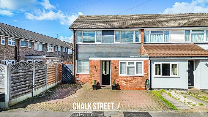 3 Bedroom End Terrace House For Sale In Detling Close, Hornchurch, RM12