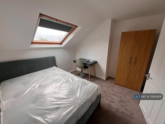 5 Bedroom Flat To Rent In Victoria Terrace, Leeds, LS3