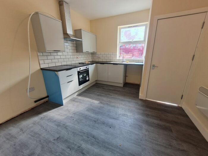 2 Bedroom Flat To Rent In Daw Green Avenue, Crigglestone, Wakefield, WF4