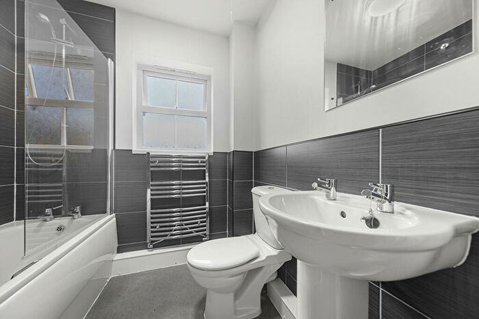 2 Bedroom Apartment To Rent In Mansion Gate Mews, Chapel Allerton, Leeds, LS7