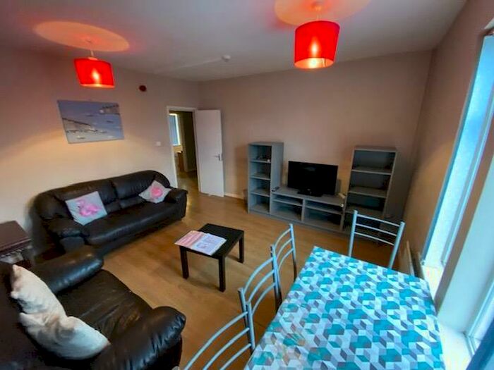 5 Bedroom House To Rent In Holden Street, Nottingham, NG7