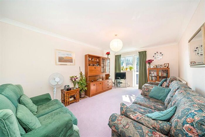 1 Bedroom Maisonette For Sale In Barney Close, Charlton, SE7