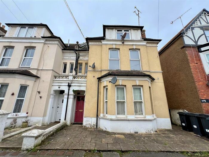 2 Bedroom Flat To Rent In Albany Road, Bexhill-On-Sea, TN40