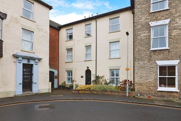 1 Bedroom Flat For Sale In Harcourt Terrace, Salisbury, SP2