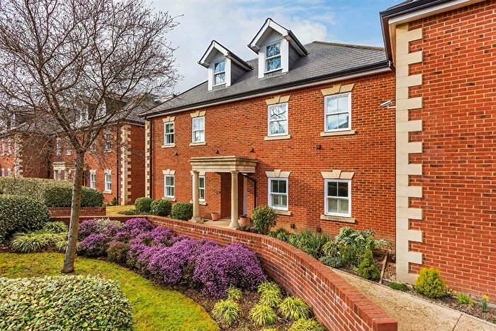 2 Bedroom Flat For Sale In West Hill Place, West Hill, Oxted, RH8