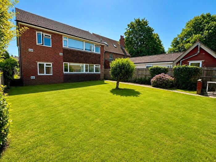 1 Bedroom Flat To Rent In Whyke Road, Chichester, PO19