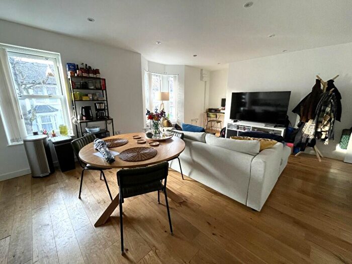 2 Bedroom Flat To Rent In Birstall Road, London, N15