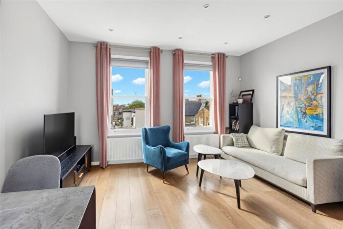 3 Bedroom Maisonette To Rent In Webb's Road, London, SW11