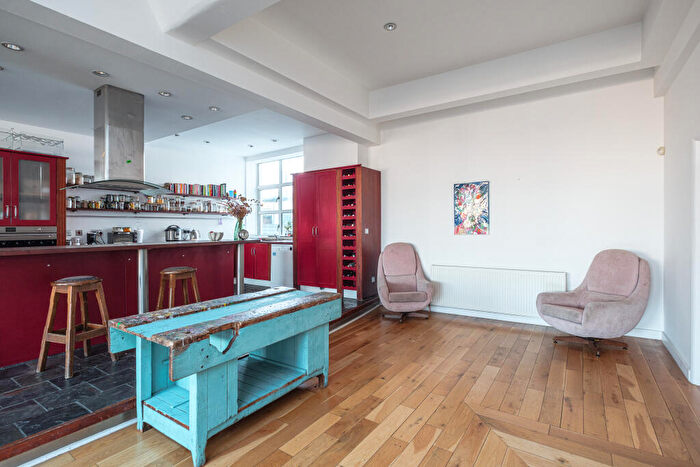 3 Bedroom Apartment To Rent In Shepherdess Walk, Shoreditch, N1