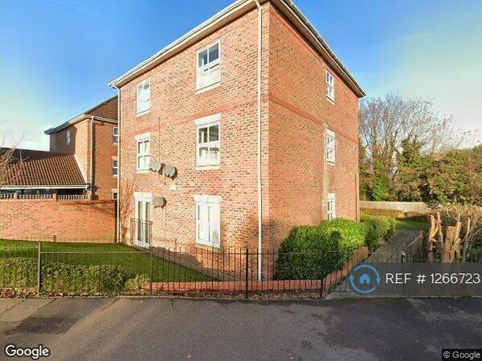 2 Bedroom Maisonette To Rent In Drake Road, Chafford Hundred, Grays, RM16