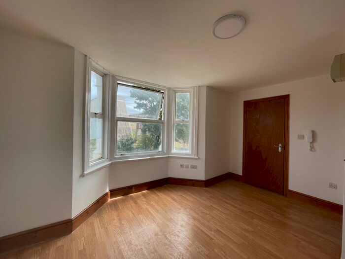 Studio To Rent In Park Avenue Road, London, N17