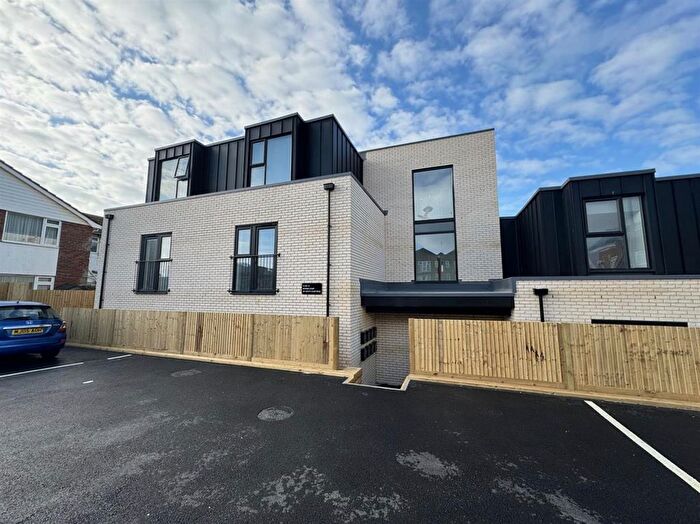 1 Bedroom Flat To Rent In South Coast Road, Peacehaven, BN10