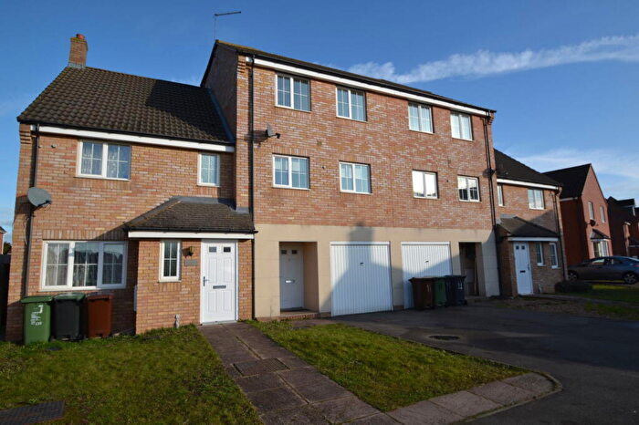 3 Bedroom Town House For Sale In Bunting Road, Corby, Northamptonshire, NN18