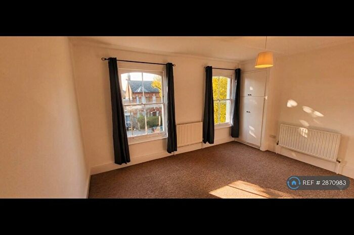 2 Bedroom Flat To Rent In Barry Road, London, SE22