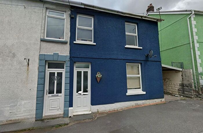 3 Bedroom End Of Terrace House For Sale In Heol Y Bryn, Upper Tumble, Llanelli, SA14