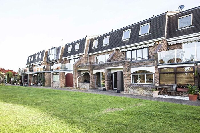 4 Bedroom Property To Rent In Ditton Reach, Thames Ditton, KT7