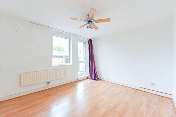 3 Bedroom Flat For Sale In St Katharines Way, Wapping, London, E1W