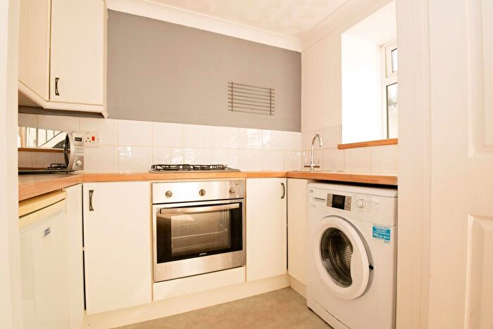 1 Bedroom Flat To Rent In Severn Grove, Cardiff, CF11