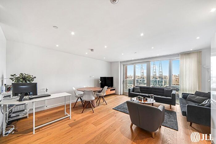 2 Bedroom Apartment To Rent In Waterford Court, Turnberry Quay, E14