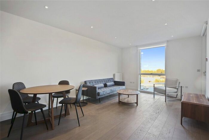 2 Bedroom Flat To Rent In Queenshurst Square, Kingston Upon Thames, KT2