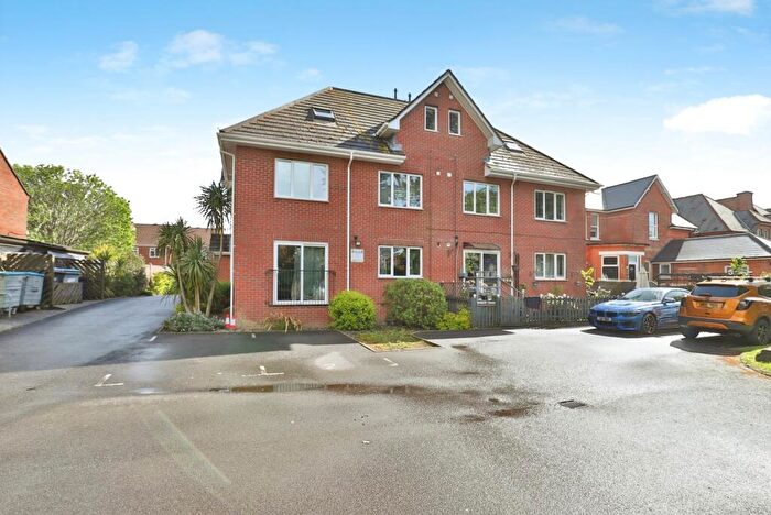2 Bedroom Flat For Sale In Hamilton Road, Bournemouth, Dorset, BH1