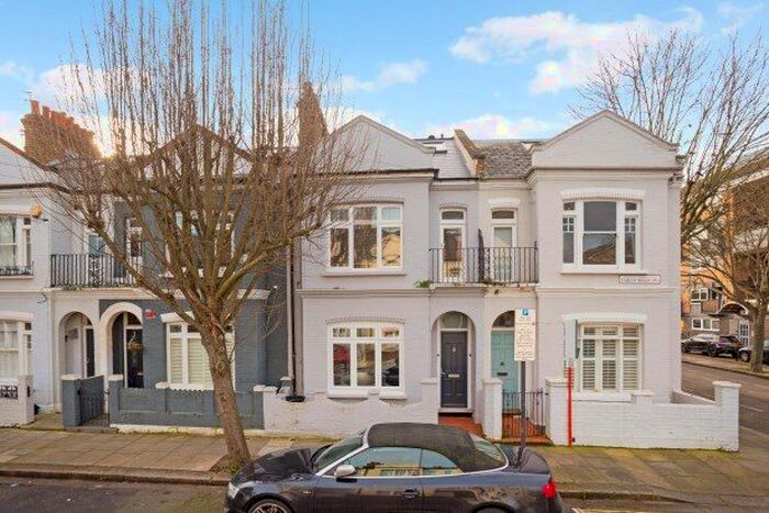 3 Bedroom Maisonette To Rent In Fabian Road, London, SW6