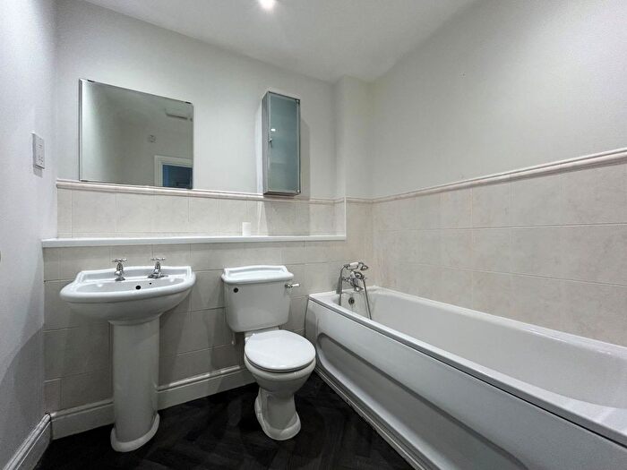 2 Bedroom Flat For Sale In Foley Court, Streetly, Sutton Coldfield, B74