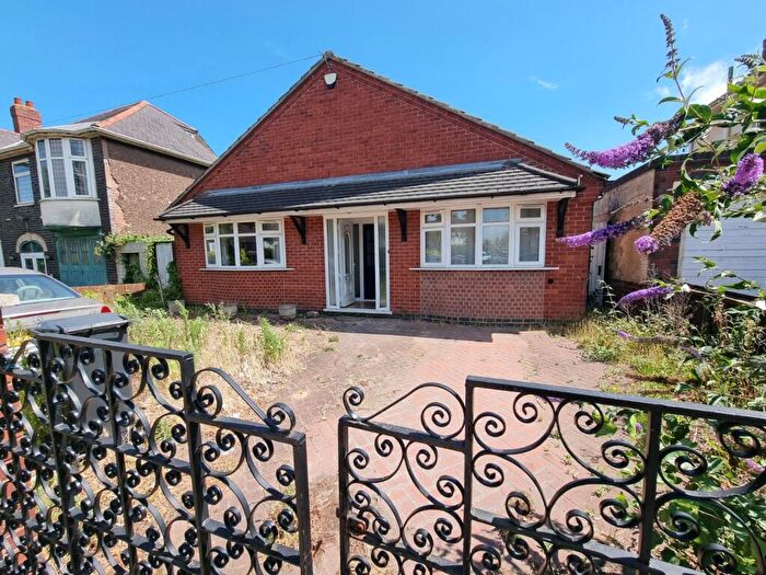 3 Bedroom Detached Bungalow For Sale In Narborough Road, Leicester, LE3
