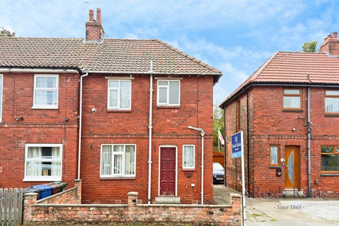 2 Bedroom Semi-detached House For Sale In Portholme Drive, Selby, North Yorkshire, YO8