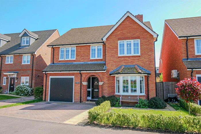 4 Bedroom Detached House For Sale In Lane Ness, Benson, OX10
