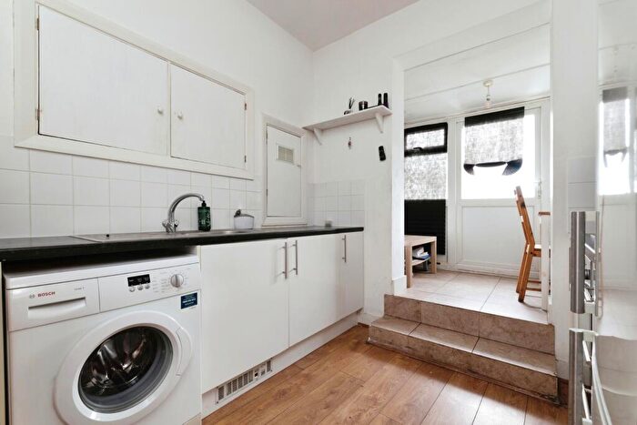Studio To Rent In St. James's Street, Walthamstow, London, E17