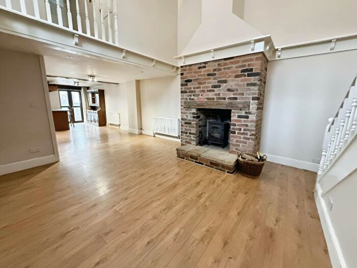 3 Bedroom Semi-Detached House To Rent In Westfield Road, Parkgate, Rotherham, South Yorkshire, S62