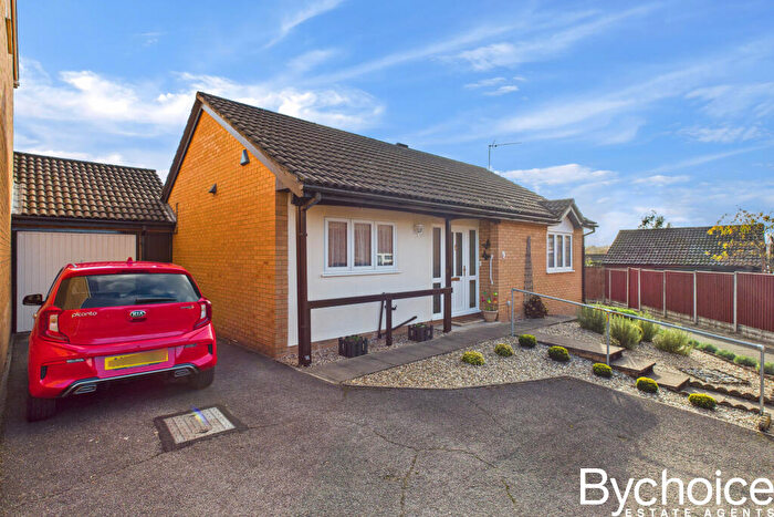 2 Bedroom Bungalow For Sale In Lophams Close, Haverhill, Suffolk, CB9