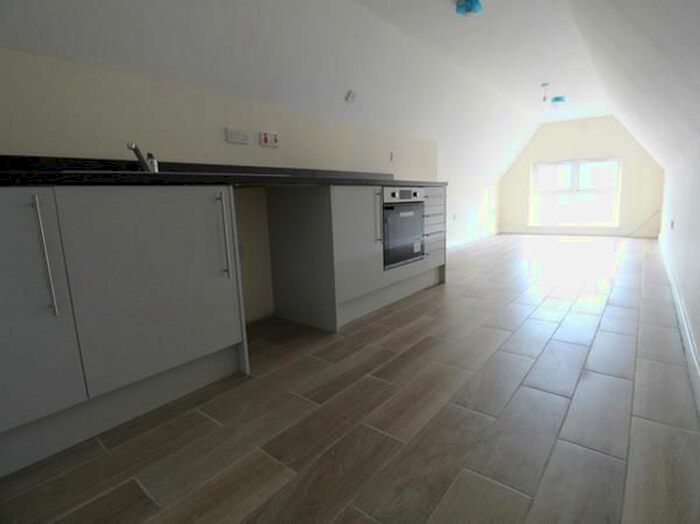 1 Bedroom Flat To Rent In Holywell Lane, Castleford, WF10