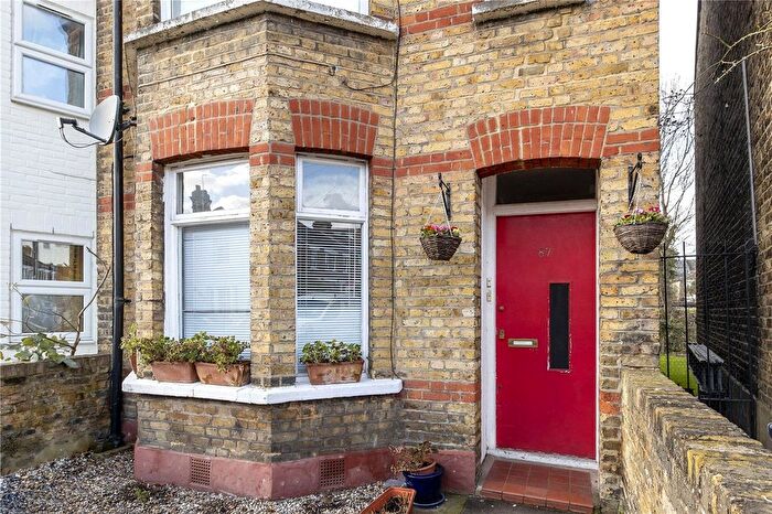 1 Bedroom Flat To Rent In Hambro Road, London, SW16