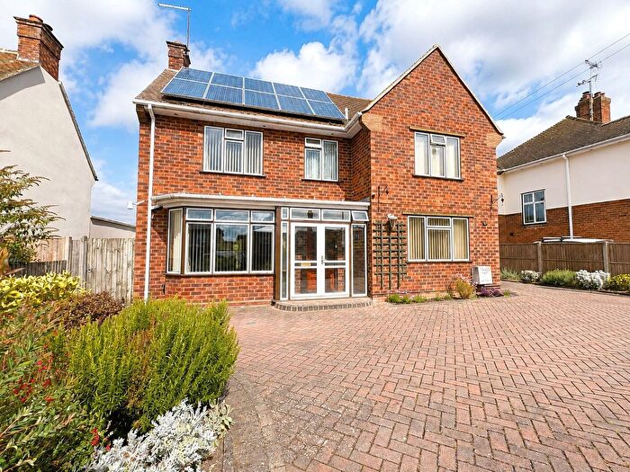 3 Bedroom Detached House For Sale In Elm Road, Evesham, Worcestershire, WR11