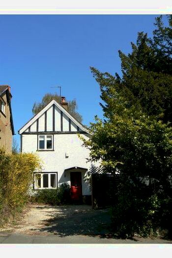 3 Bedroom Detached House To Rent In The Cottage, Plough Lane, Purley, CR8