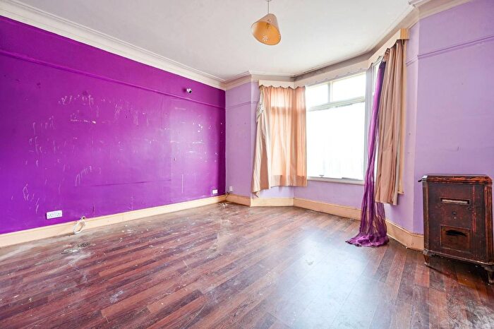 6 Bedroom Property For Sale In Greenford Avenue, Hanwell, London, W7