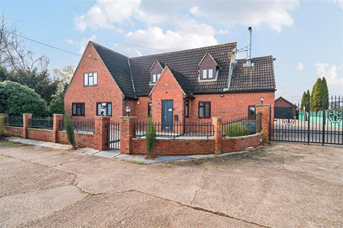 6 Bedroom Detached House For Sale In Spinney Road, Chawston, MK44