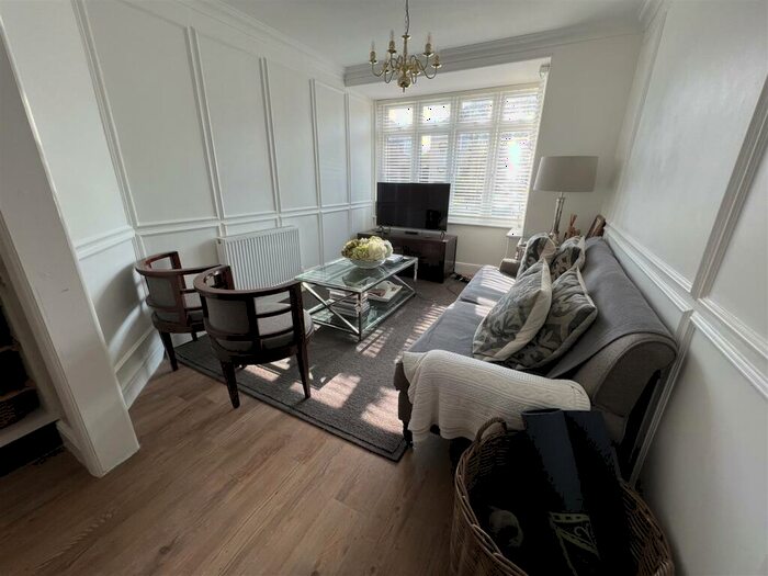 3 Bedroom Semi-Detached House To Rent In Lovell Road, Cambridge, CB4